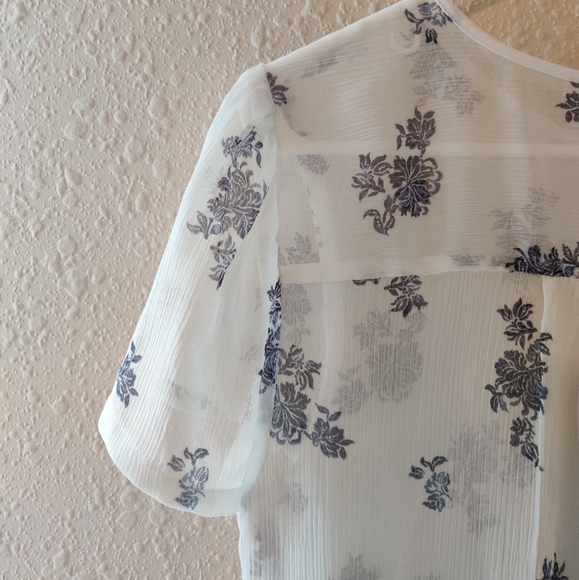 **3/$15** Ann Taylor Sheer Flower Keyhole Blouse - Picture 5 of 6